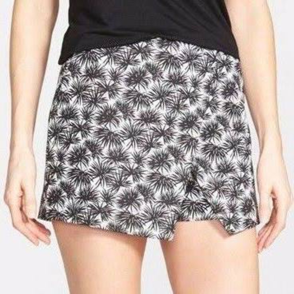 Michael Kors black and white skort